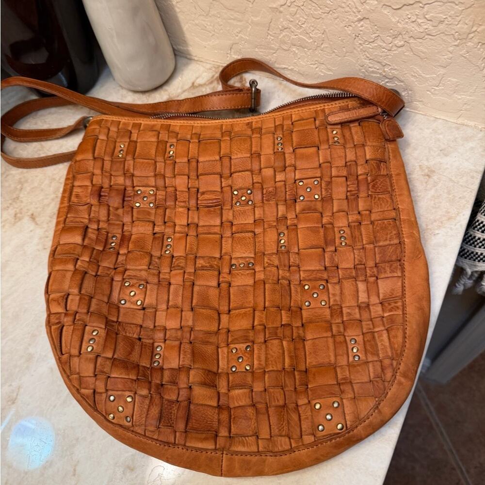 Vilenca Holland Woven Tan Leather Shoulder Bag